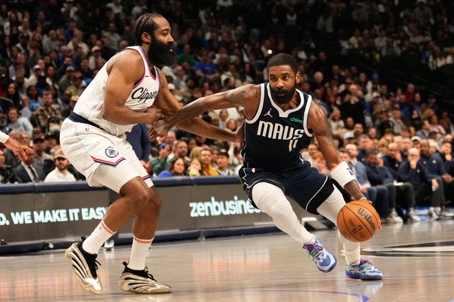 Kyrie Irving se je vrnil na parket. FOTO: Chris Jones/Reuters