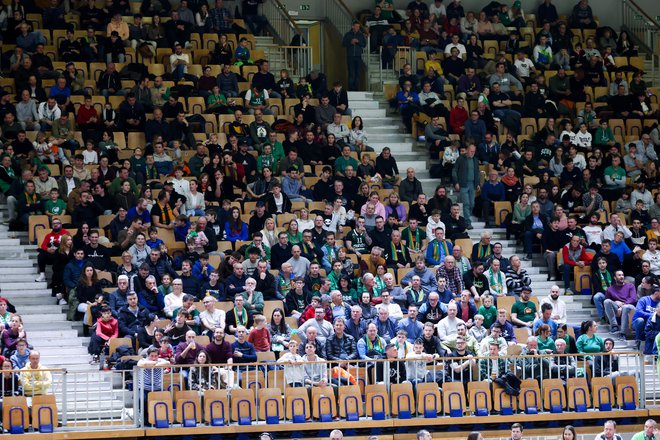 Olimpiji so tokrat v Tivoliju pomagali tudi glasni gledalci. FOTO: Filip Barbalić