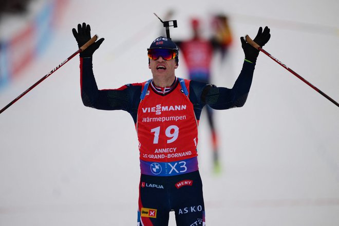 Tarjei Boe je zmagovalec tekme s skupinskim štartom v Annecyju. FOTO: Olivier Chassignole/AFP