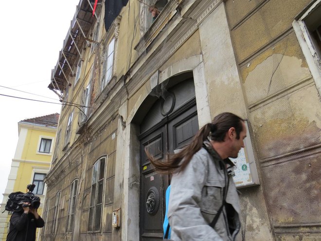 Takoj po novem letu bodo začeli temeljito obnovo Narodnega doma v Novem mestu. FOTO: Bojan Rajšek/Delo