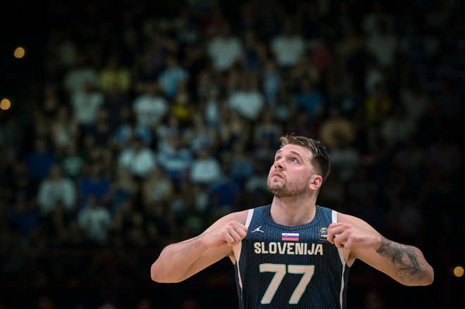 Luka Dončić reprezentance ni uspel popeljati na olimpijske igre v Parizu, Grčija je bila premočna. FOTO: Aris Messinis/AFP