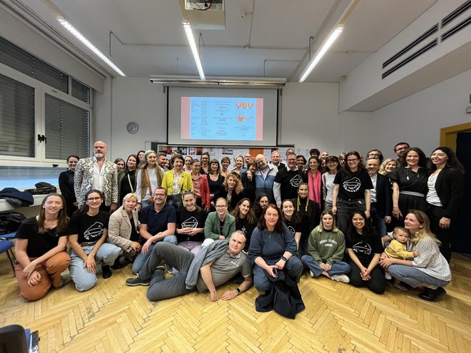 Enkrat na teden se še vedno dobivajo v isti predavalnici filozofske fakultete, ki so jo izbrali tudi za praznovanje jubileja 30. maja letos. FOTO: Anne-Cécile Lamy-Joswiak