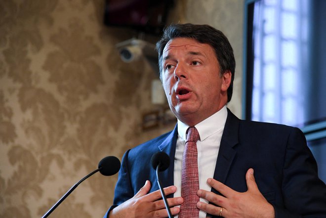 Matteo Renzi: »Zakaj puščati zaposlene v varnostnih službah na dopustu v Albaniji, medtem ko jih potrebujemo v naših mestih?« FOTO: Alberto Lingria/Reuters