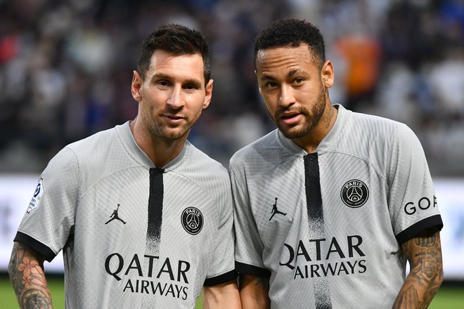 Neymar in Messi v Parizu. FOTO: Kazuhiro Nogi/AFP