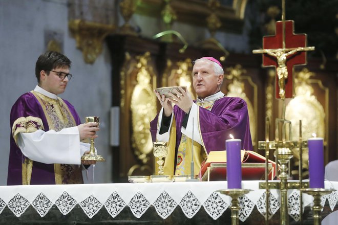 Stanislav Zore: »Blagoslovljen božič, dragi dobri ljudje.« FOTO: Leon Vidic