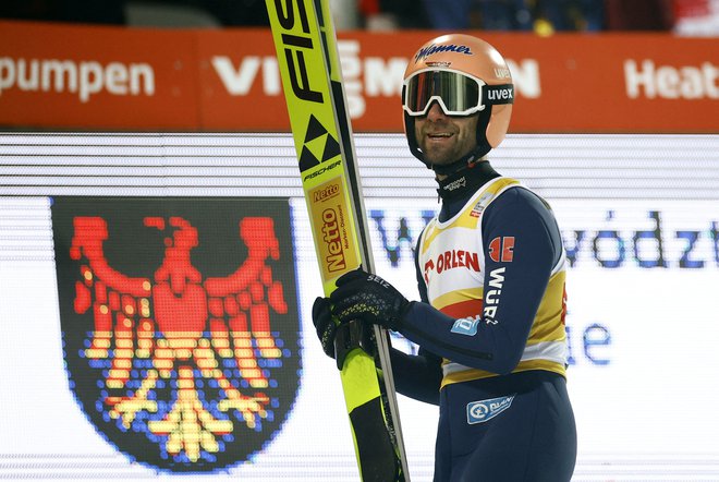 Pius Paschke bo v rumeni majici odrinil tudi v novoletno turnejo. FOTO: Kacper Pempel/Reuters