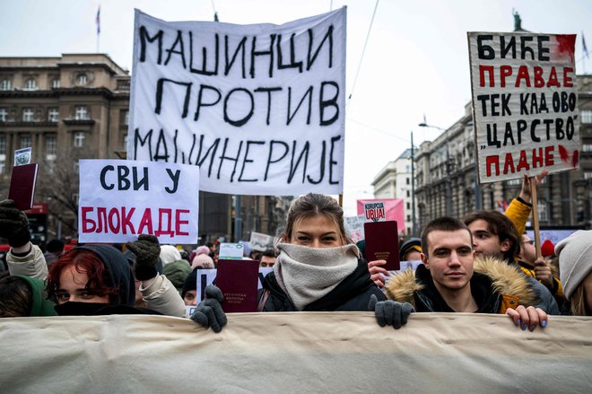 V Srbiji protesti študentov in zasedbe fakultet potekajo vse od zrušenja nadstreška železniške postaje v Novem Sadu 1. novembra. FOTO: Andrej Isaković/AFP