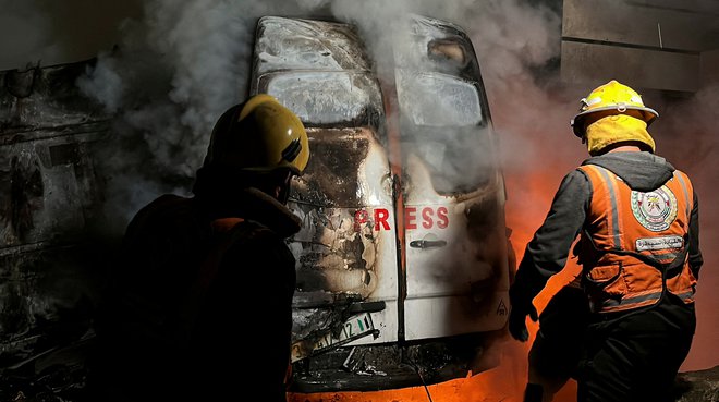 Od začetka vojne v Gazi so izraelske sile ubile že več kot 200 novinarjev, samo v zadnjih 10 dneh je bilo v enklavi ubitih najmanj 11 novinarjev. FOTO: Khamis Said/Reuters