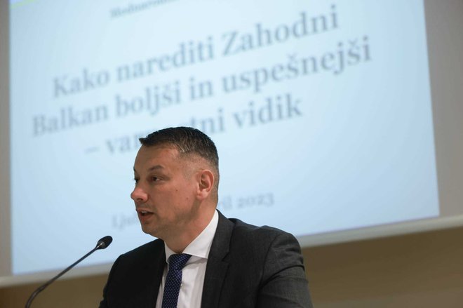 Policija v BiH aretirala obrambnega ministra Nenada Nešića