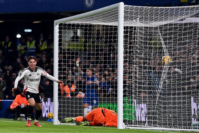 Harry Wilson se je takole razveselil izenačenja na Stamford Bridegu. FOTO: Glyn Kirk/AFP