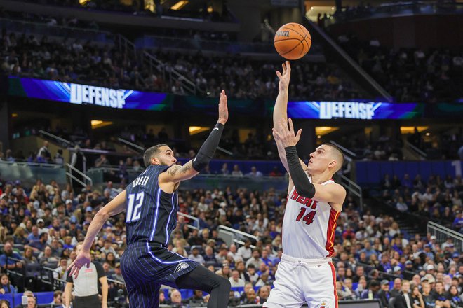 Branilec Miamija Tyler Herro je v Orlandu odločil floridski derbi s košem 0,1 sekunde pred koncem. FOTO: Mike Watters/Usa Today Sports Via Reuters Con