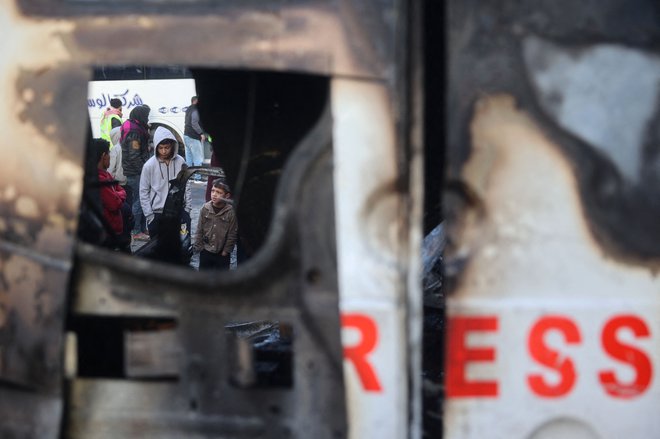 Med vojno so novinarji med najpogostejšimi tarčami. FOTO: Eyad Baba/AFP