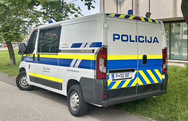 Policijski kombi. Fotografija je simbolična. FOTO: Moni Černe