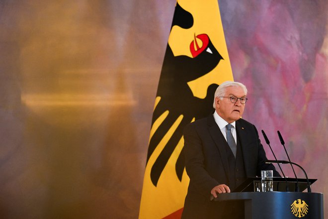 Nemški predsednik Frank-Walter Steinmeier je razpustil parlament. FOTO: Annegret Hilse/Reuters