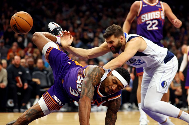 Maxi Kleber (desno) se je izkazal s klopi. FOTO: Mark J. Rebilas /USA Today Sports