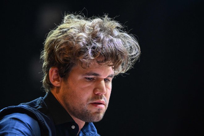 Magnus Carlsen se ni hotel ukloniti pravilom FIDE. FOTO: Dibyangshu Sarkar/AFP