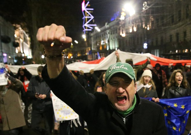 Demonstracije v Tbilisiju v podporo članstvu v EU. FOTO: Irakli Gedenidze/Reuters