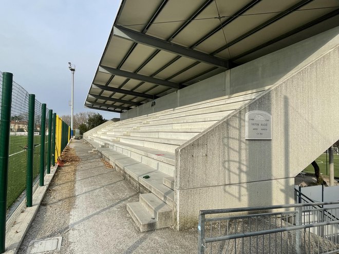 Stadion Vesne s čudovito pokrito tribuno nosi ime po sokrajanu in arhitektu Viktorju Sulčiču, ki je v Buenos Airesu zasnoval sloviti stadion La Bombonera. FOTO: Rok Tamše