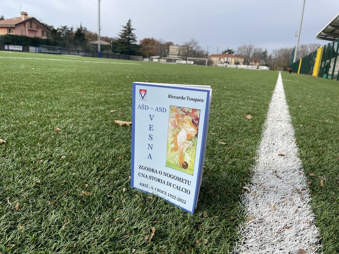 Pred dvema letoma so izdali knjigo o Vesni, ki je svojo dejavnost začela na kulturnem in športnem področju, že desetletja pa je paradni konj društva nogomet. FOTO: Rok Tamše