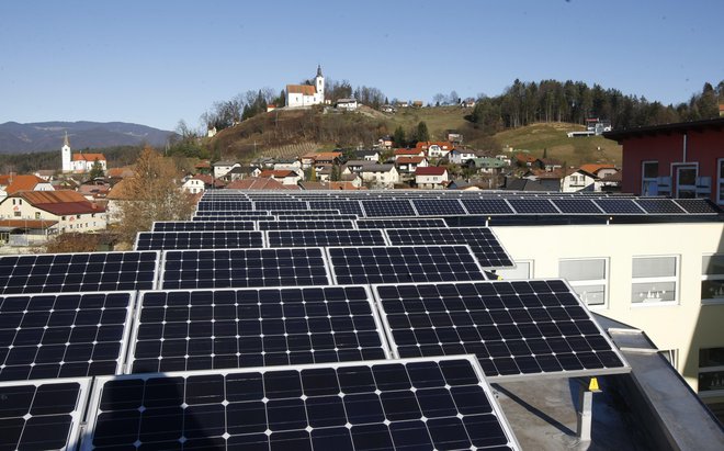 Prednost v posodobljenem NEPN imajo obnovljivi viri, zlasti sončne elektrarne. FOTO: Tomi Lombar