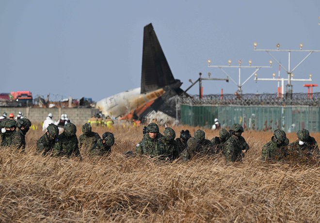 Na krovu je bilo 181 ljudi. FOTO: Jung Yeon-je/AFP