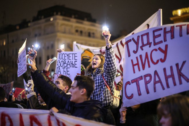 Danes so se v Srbiji znova odvijali množični protesti. FOTO: Marko Djurica/Reuters