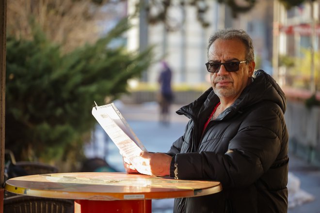 Mohamed Abdul Munem. Prav na zadnji strani pišem, kako smo po vrnitvi v Alep z novo revolucijo spremenili režim. Upam, da bodo ljudje razumeli vse prispodobe in sporočilo knjige. FOTO: Črt Piksi