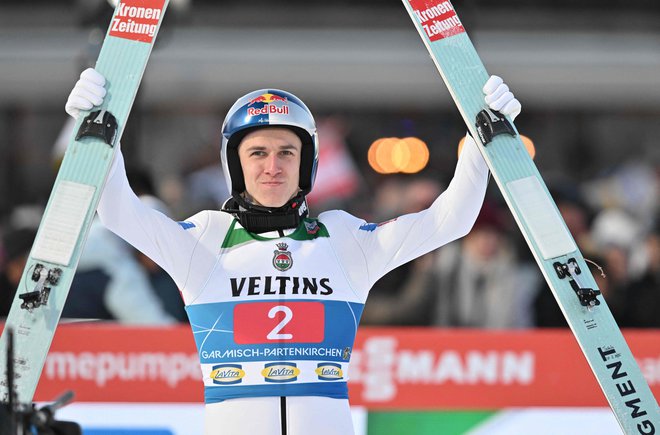 Daniel Tschofenig se je takole veselil zmage v Ga-Pa. FOTO: Kerstin Joensson/AFP