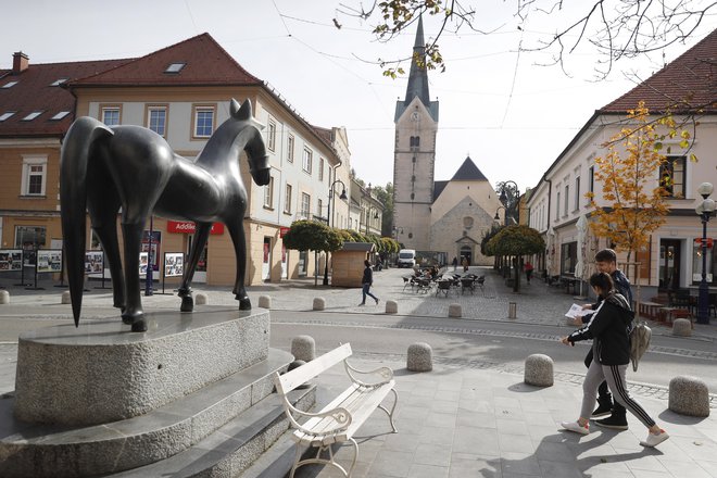 Na slovenjgraškem nepremičninskem trgu bo kmalu 206 novih stanovanjskih enot različnih velikosti, na razpolago je tudi 49 parcel za gradnjo individualnih ali večstanovanjskih objektov. FOTO: Leon Vidic/Delo