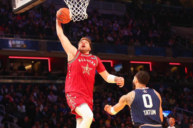 Luka Dončić že dobro pozna dogajanje na tekmi All Star. FOTO: Stacy Revere /AFP