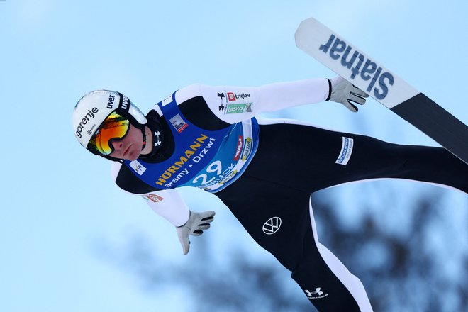 Domen Prevc je bil v kvalifikacijah v Innsbrucku najdaljši od Slovencev. FOTO: Lisi Niesner/Reuters