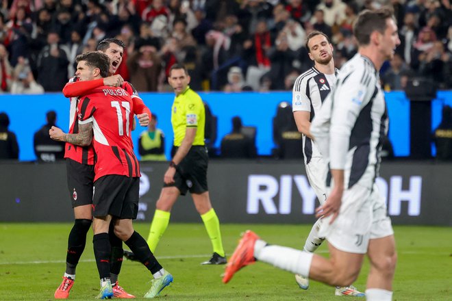 Igralci Milana so se veselili zmage proti Juventusu. FOTO: Fayez Nureldine/AFP