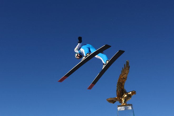 Žiga Jelar je včeraj skakal bolan. FOTO: Lisi Niesner/Reuters