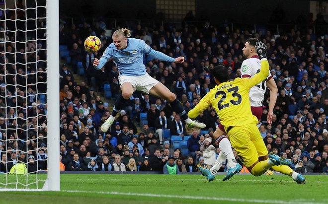 Erling Haaland je z golom prispeval k zmagi Manchester Cityja. FOTO: Lee Smith/Reuters