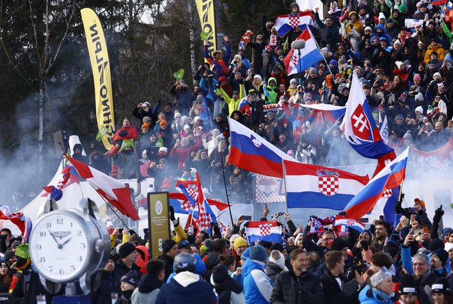 Številne obiskovalce in gledalce je pritegnila tekma v Kranjski gori, najbolj navdušeni so bili zaradi zmage Zrinke Ljutić seveda hrvaški navijači. FOTO: Borut Živulović/Reuters