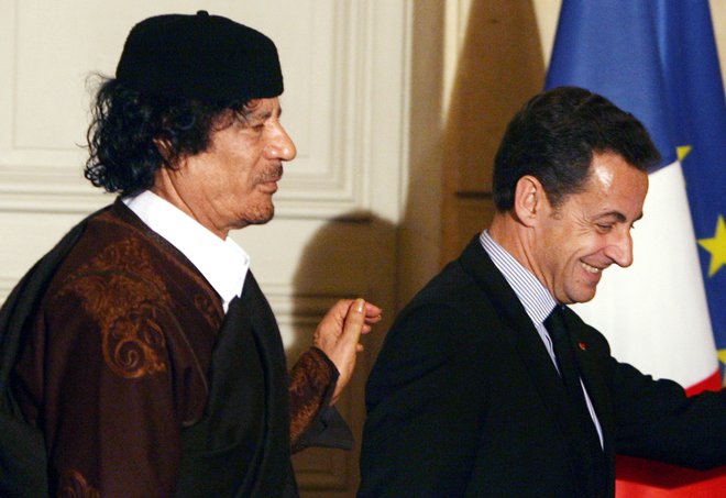 Sarkozy je Gadafija povabil na državniški obisk v Francijo kmalu po zmagi na predsedniških volitvah leta 2007. FOTO: Reuters