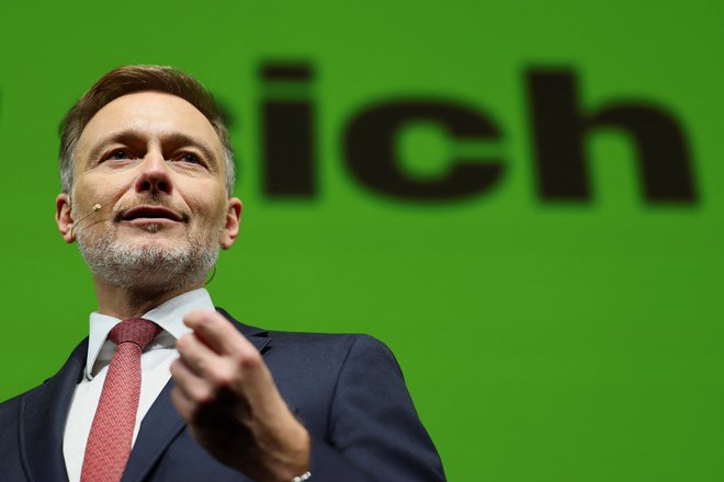 Liberalni FDP, ki jo vodi Christian Lindner, grozi celo izpad iz zveznega parlamenta. FOTO: Wolfgang Rattay/REUTERS