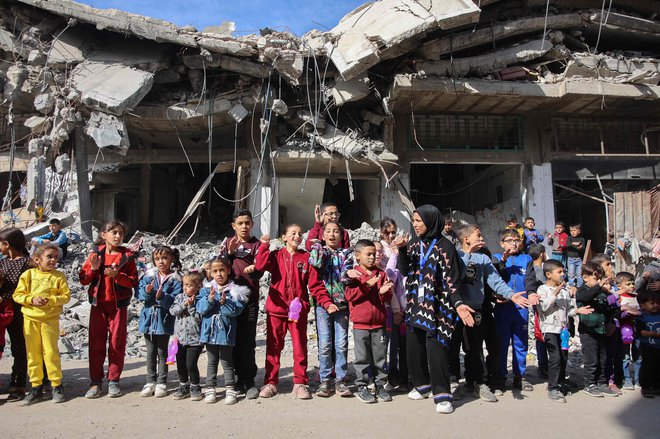 Humanitarna kriza se poglablja vsemu svetu na očeh. FOTO: Omar Al-qattaa/AFP