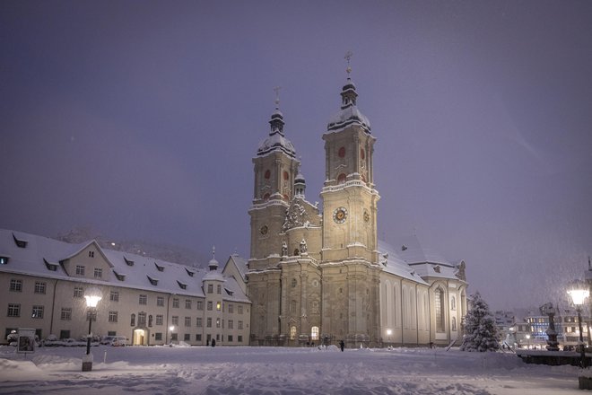 Zimski večer na samostanskem trgu Samostanskega okrožja St. Gallna FOTO: Turizem regije St. Gallen-Bodensko jezero