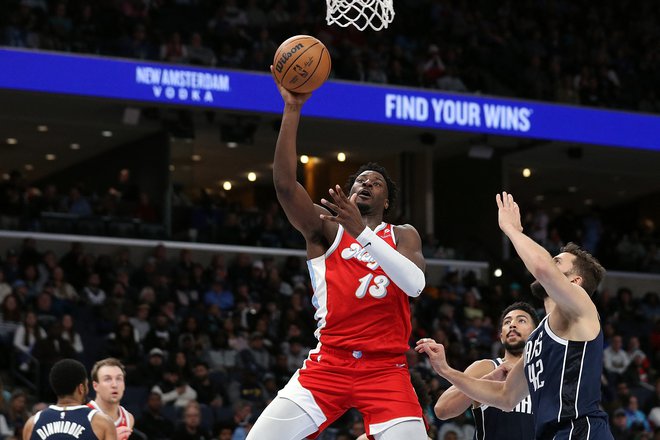 Memphisov krilni center Jaren Jackson Jr. bil nerešljiva uganka za Maxija Kleberja in druge Dallasove košarkarje. FOTO: Justin Ford/Getty Images Via AFP