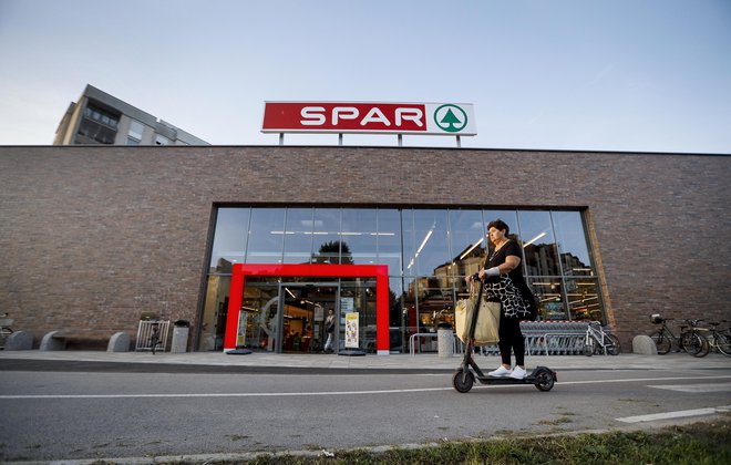 Trgovine Lidl, Spar in gradbišče nove trgovine na Cesti dveh cesarjev 13.10. 2023 FOTO: Jože Suhadolnik/Delo