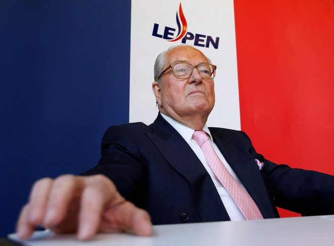 Jean-Marie Le Pen je soustanovil in vodil Nacionalno fronto in leta 2002 presenetil z uvrstitvijo v drugi krog predsedniških volitev. 

FOTO: Eric Gaillard/Reuters