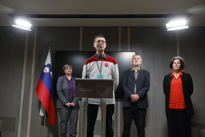 Skupna izjava koalicijskih poslanskih skupin Svobode, Socialnih demokratov in Levice ter združenja Srebrna nit o predlogu zakona o pomoči pri prostovoljnem končanju življenja. FOTO Leon Vidic/Delo