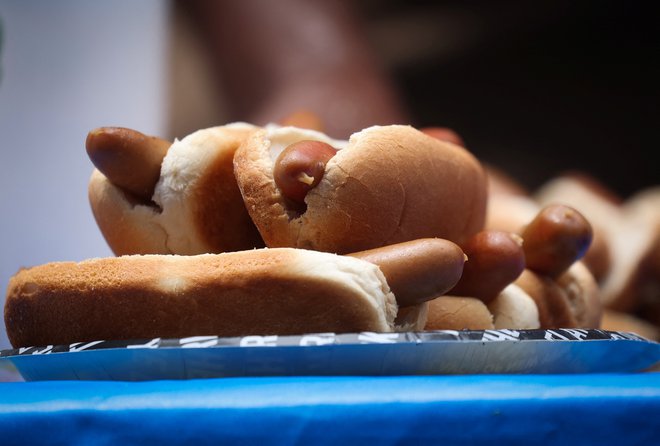 Hot dog ni več dovoljen v Severni Koreji. FOTO: Mike Segar/Reuters