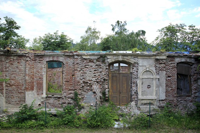 Potem ko je Riklijeva vila desetletja propadala in kazila podobo Bleda, se ji z novim lastnikom obeta svetlejša prihodnost. FOTO:  Leon Vidic