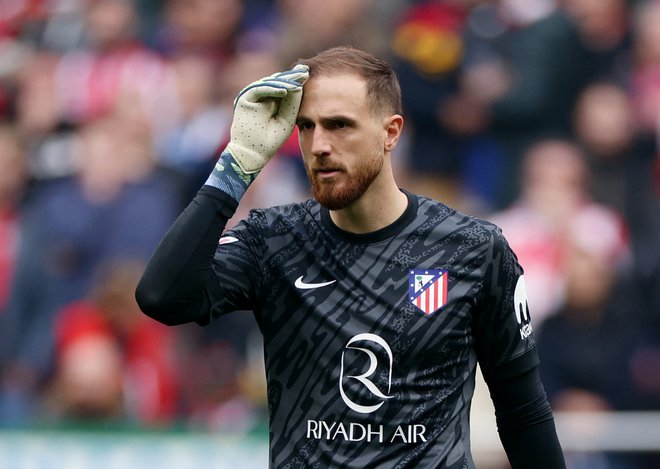 Jan Oblak si za prvo nogometno darilo v letu 2025 želi zimski naslov španskega prvaka. FOTO: Isabel Infantes/Reuters