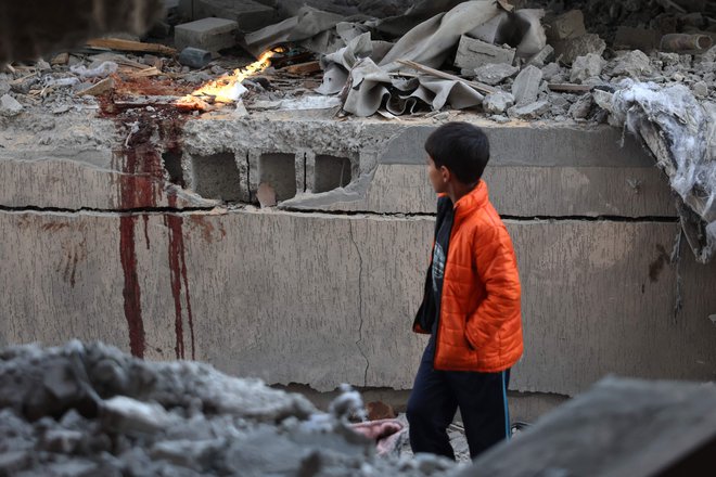 Število žrtev se je od mednarodnega priznanja Palestine (nekaterih držav) povečalo za nadaljnjih deset tisoč, rešitev v obliki dveh držav pa dodatno oddaljila. FOTO: Bashar Taleb/AFP