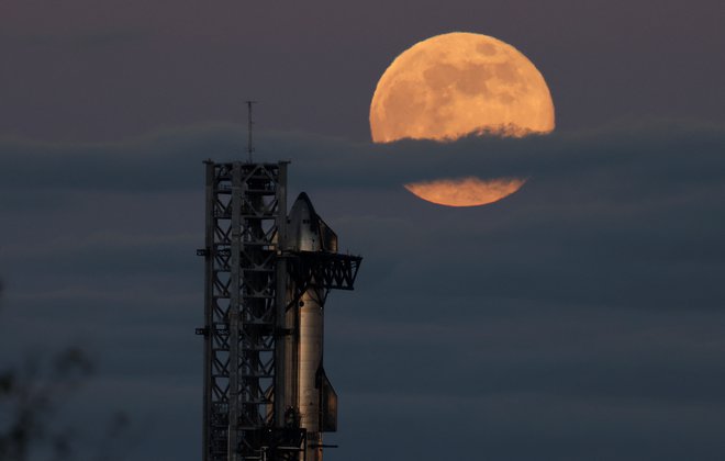 Prvič je starship poletel aprila 2023, polet se je končal po vsega nekaj minutah. FOTO: Joe Skipper/Reuters