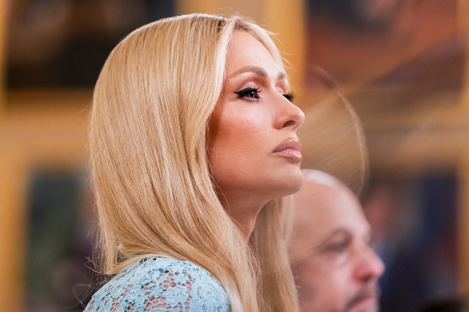 »Sedeti z družino in na televiziji v živo gledati, kako ti dom gori, je nekaj, česar nihče ne bi smel doživeti,« je zapisala Paris Hilton. FOTO: Nathan Howard/Reuters