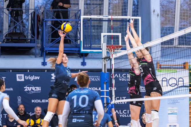 Odbojkarice Calcit Volleyja (levo) in OTP banka Branika se bodo spet potegovale za slovenski pokalni naslov. FOTO: Jan Uršič/Calcit Volley